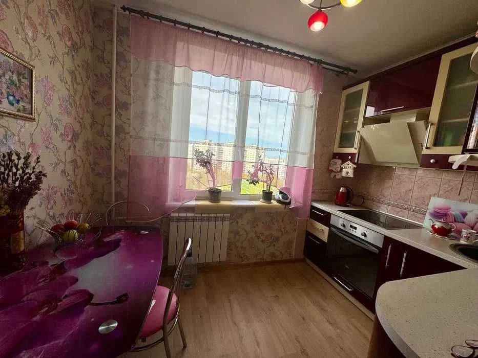 Продам 3 к. квартиру Победы метро рядом Алексеевка капитальн