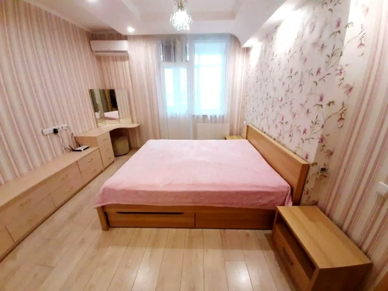 Продаж квартири 2-кімн. 50 м² 3/18 пов.
