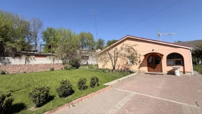 Продається 2 будинки на 15 сотках в центрі міста