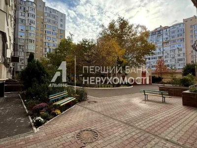 Квартира. Одеса, Добровольців вул.