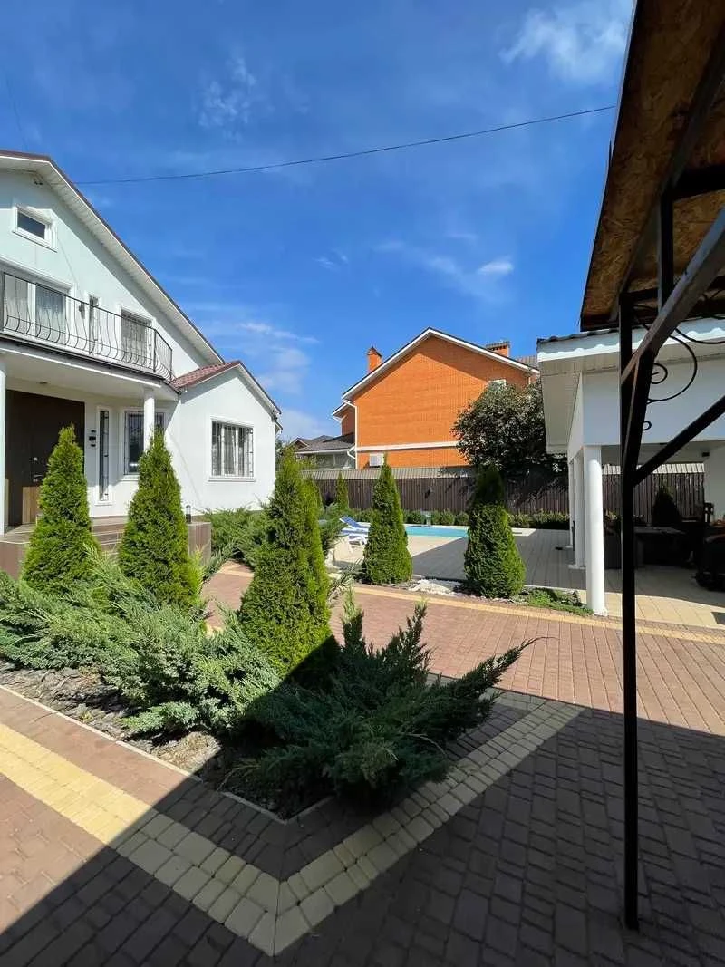 Дом 250М² в Лесках • Бассейн, баня, гараж • 10 соток • 6 мин