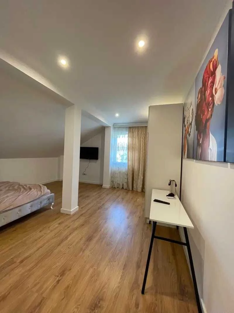 Дом 250М² в Лесках • Бассейн, баня, гараж • 10 соток • 6 мин