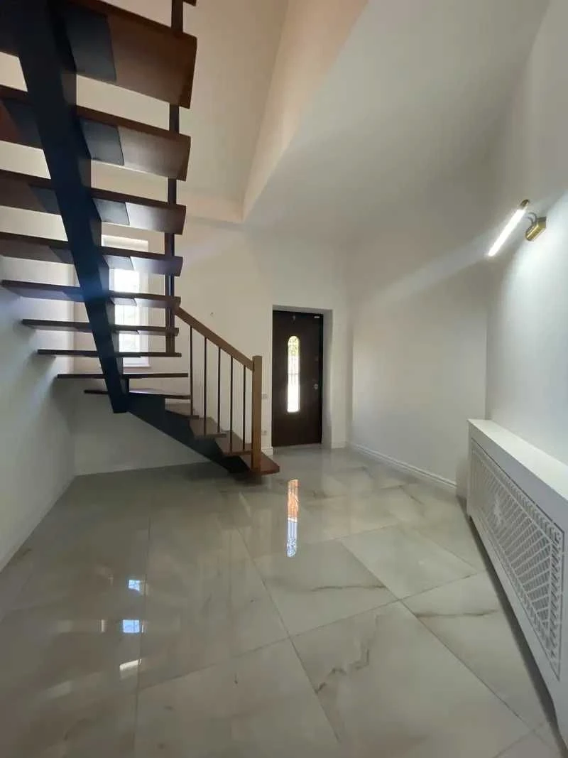Дом 250М² в Лесках • Бассейн, баня, гараж • 10 соток • 6 мин
