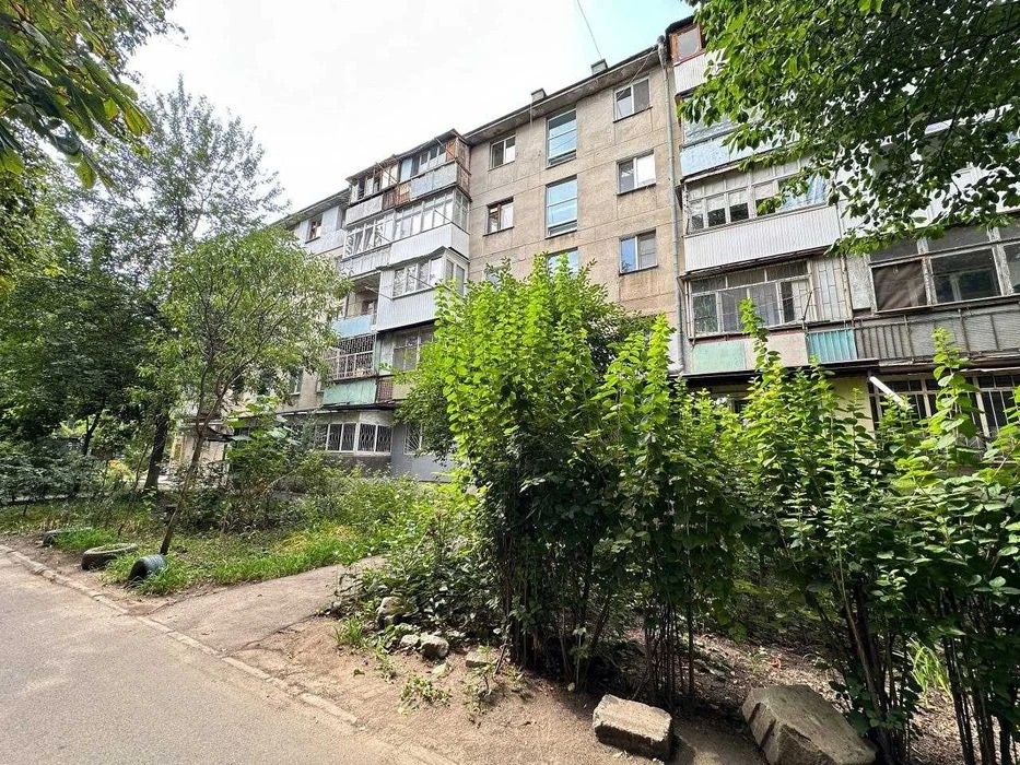 2-кімнатну квартиру на вул. Ген.Петрова/Сільпо