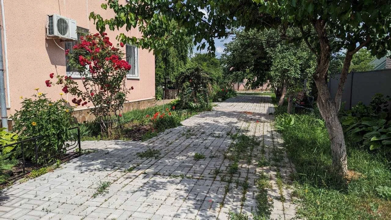Продається добротний будинок в місті!