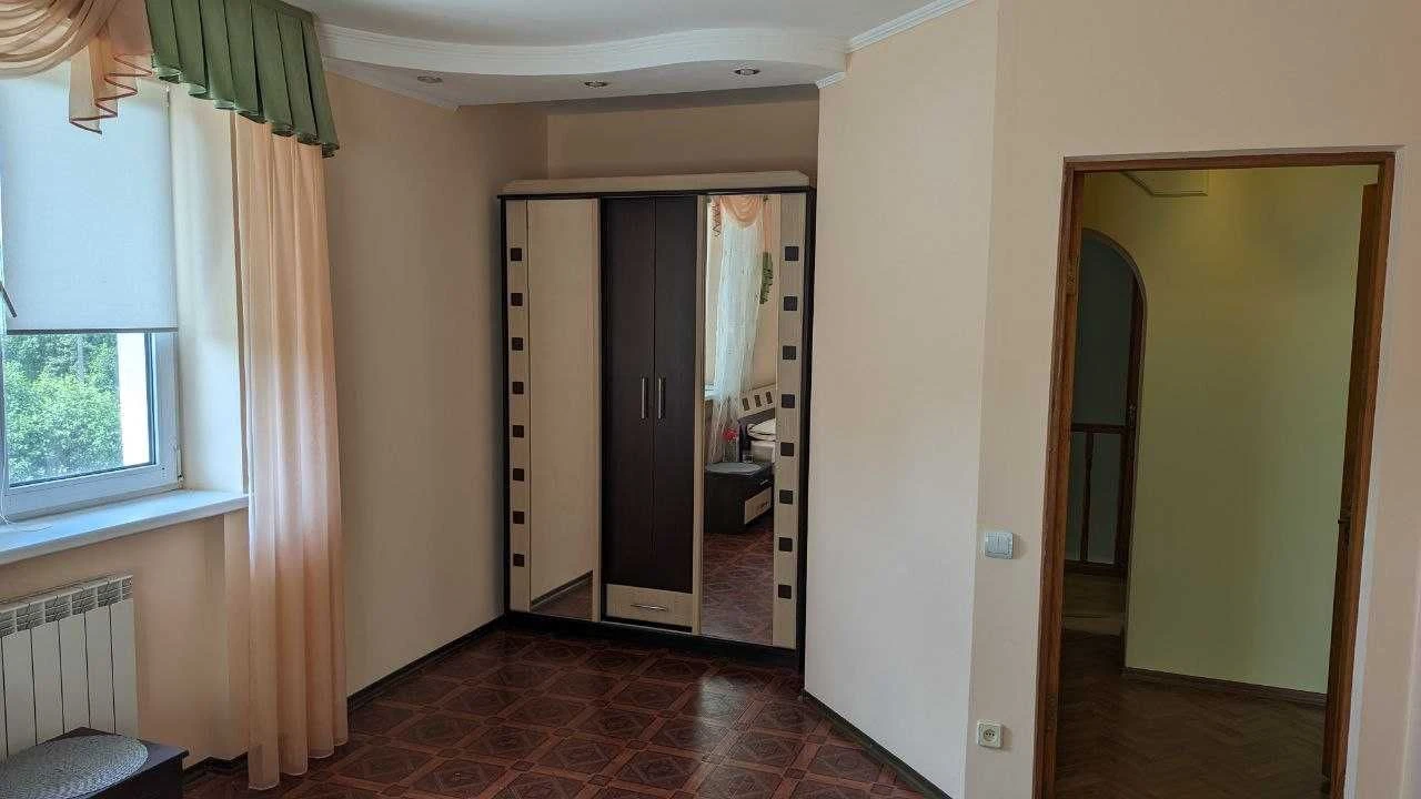 Продається добротний будинок в місті!