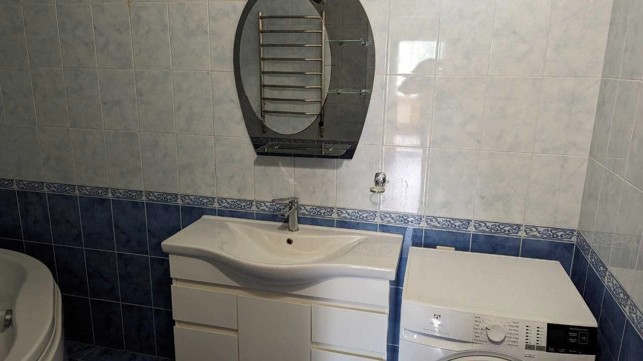 Продається добротний будинок в місті!