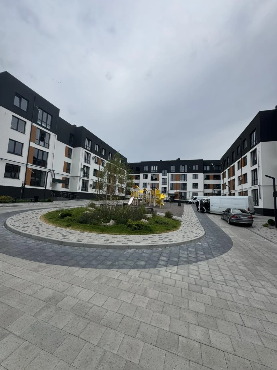 1-кімнатна ЖК,,Drim city " на Щасливому з ремонтом