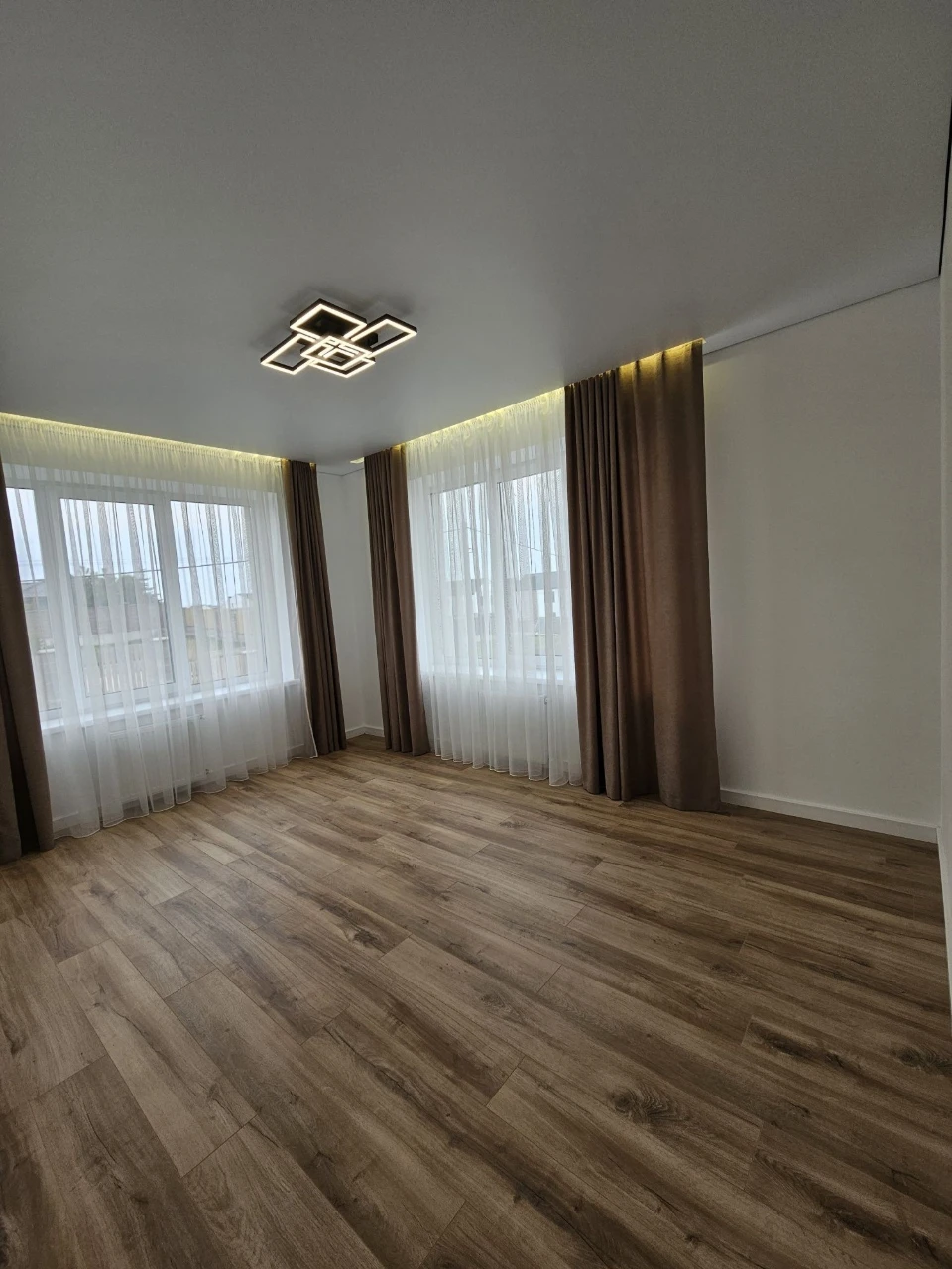 2-кімнатна квартира ЖК,,Drеаm city "2 поверх .З РЕМОНТОМ!