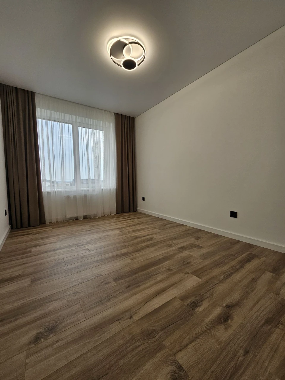 2-кімнатна квартира ЖК,,Drеаm city "2 поверх .З РЕМОНТОМ!
