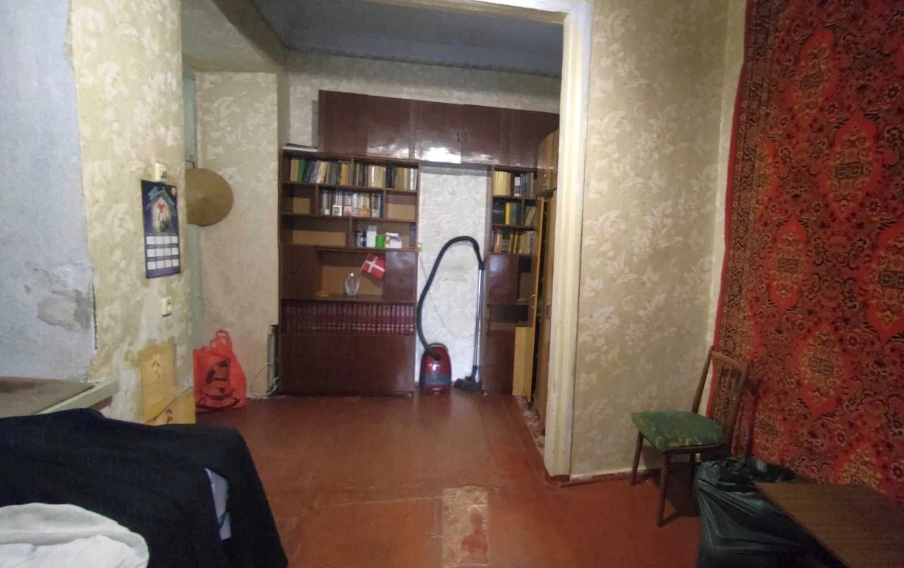 Продається 2-кімнатна квартира  в центрі міста.