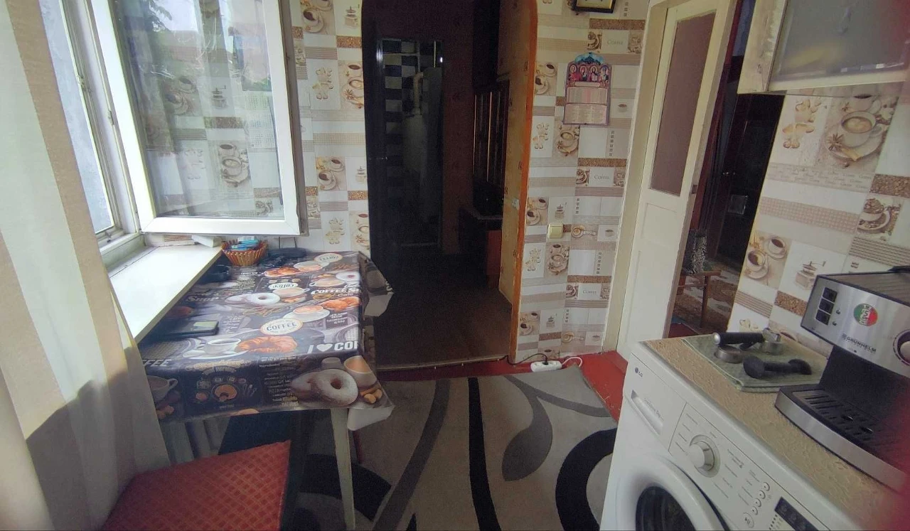 Продається 2-кімнатна квартира  в центрі міста.
