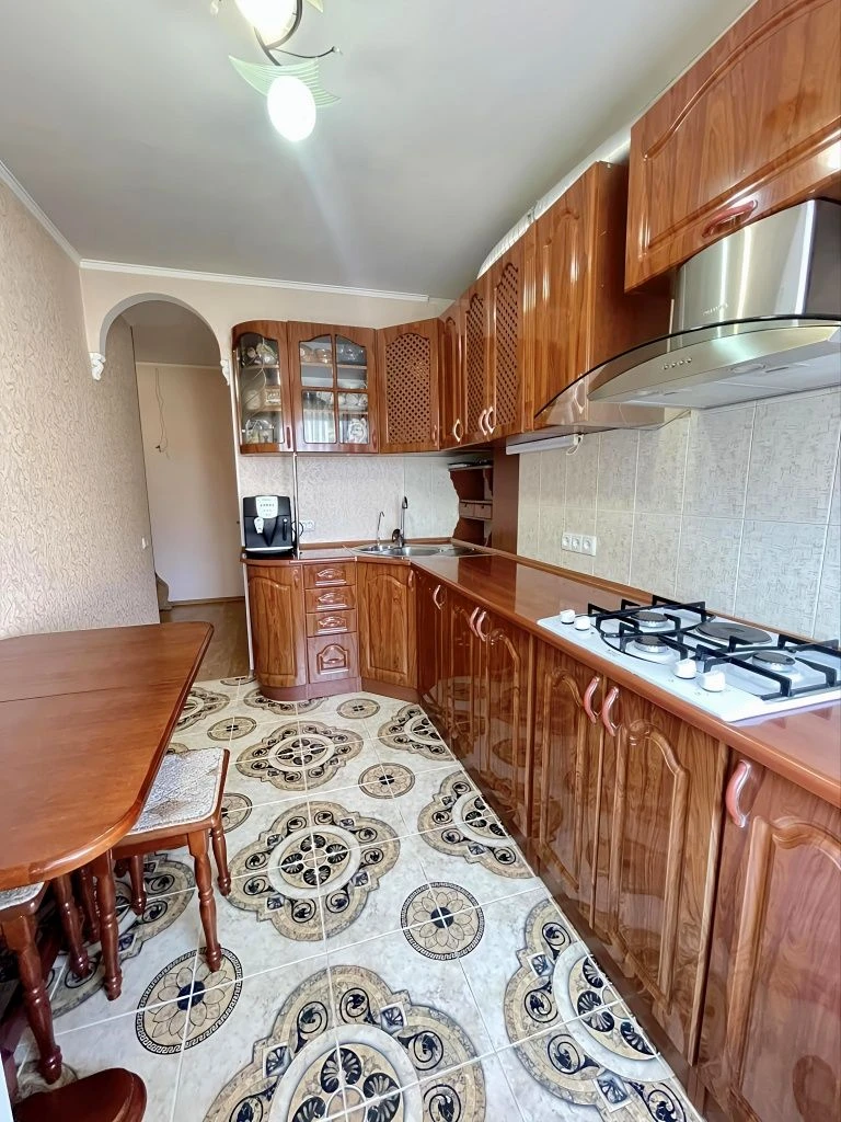 Продаж 2-х кім. кв. Пр.центр. 3-я Слобідська - ремонт, меблі