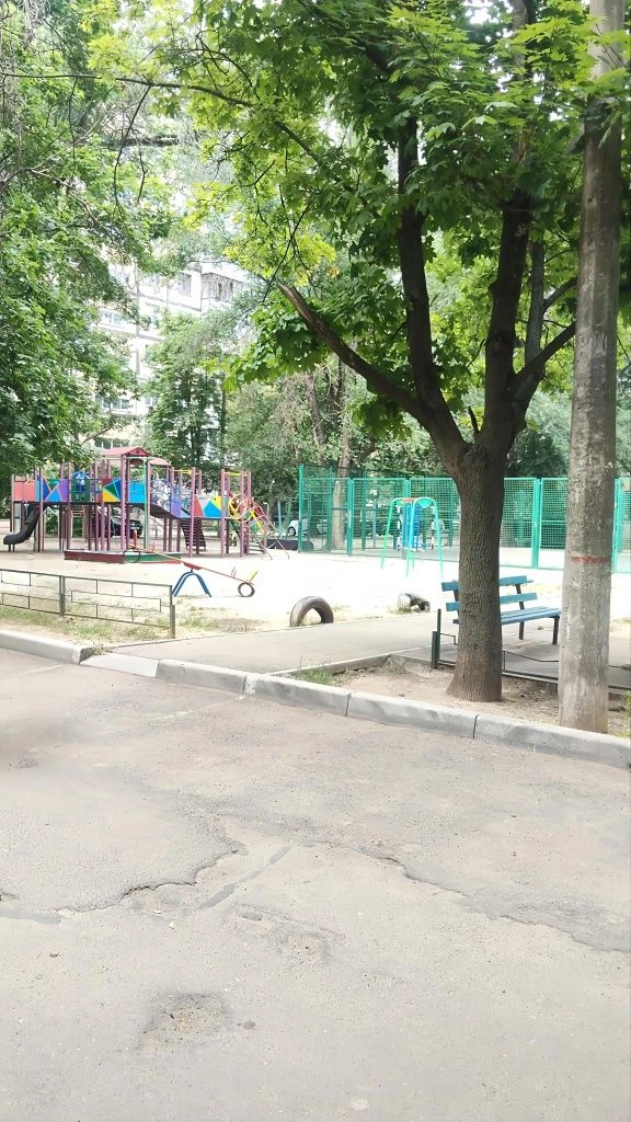 Продаж 2-х кім. кв. Пр.центр. 3-я Слобідська - ремонт, меблі
