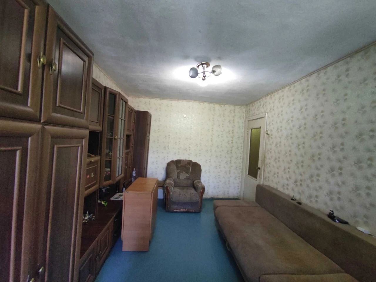 Продається 2 кімнатна квартира в Лісках 2 поверх