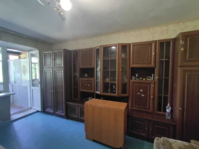 Продається 2 кімнатна квартира в Лісках 2 поверх