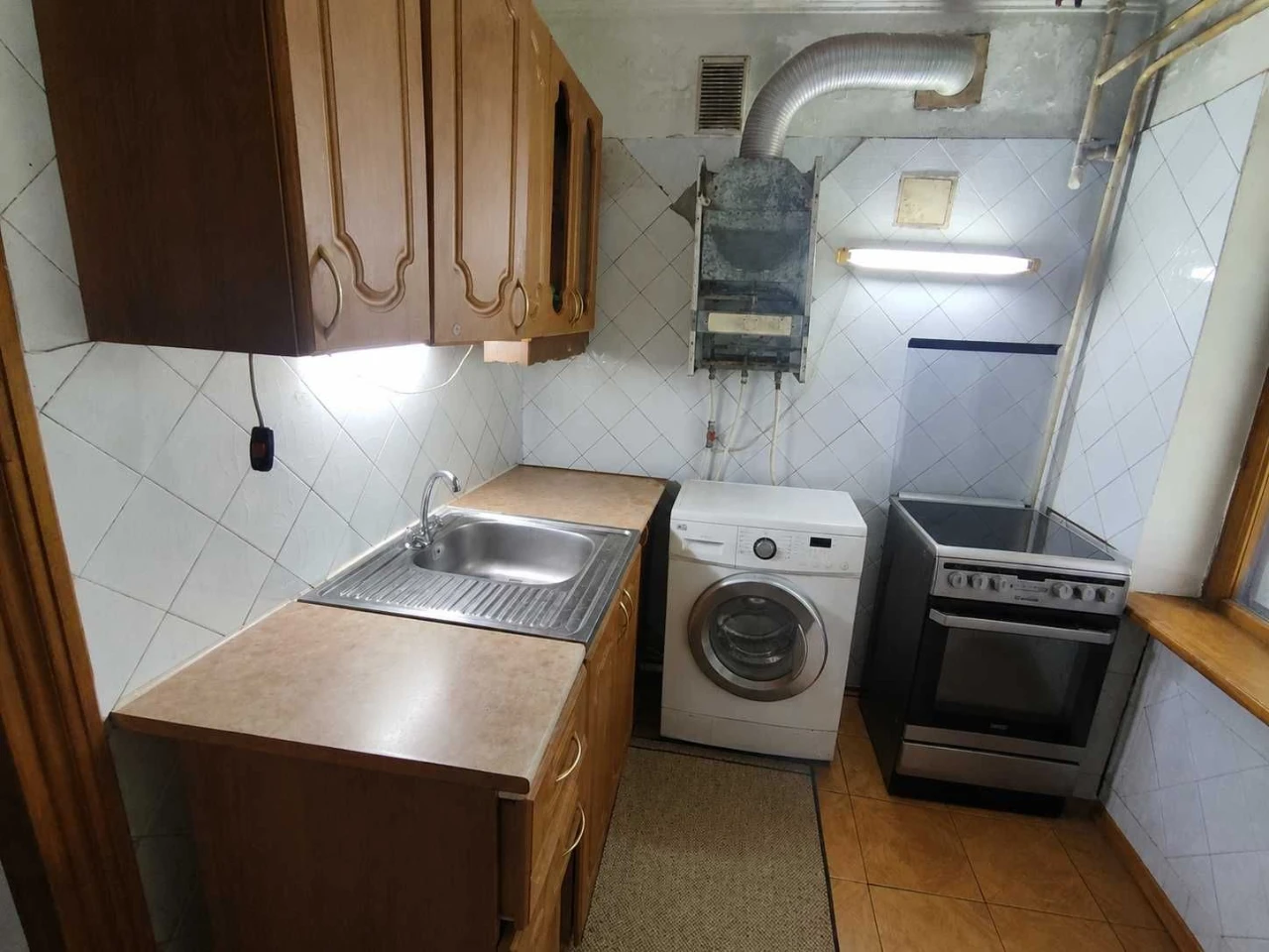 Продається 2 кімнатна квартира в Лісках 2 поверх