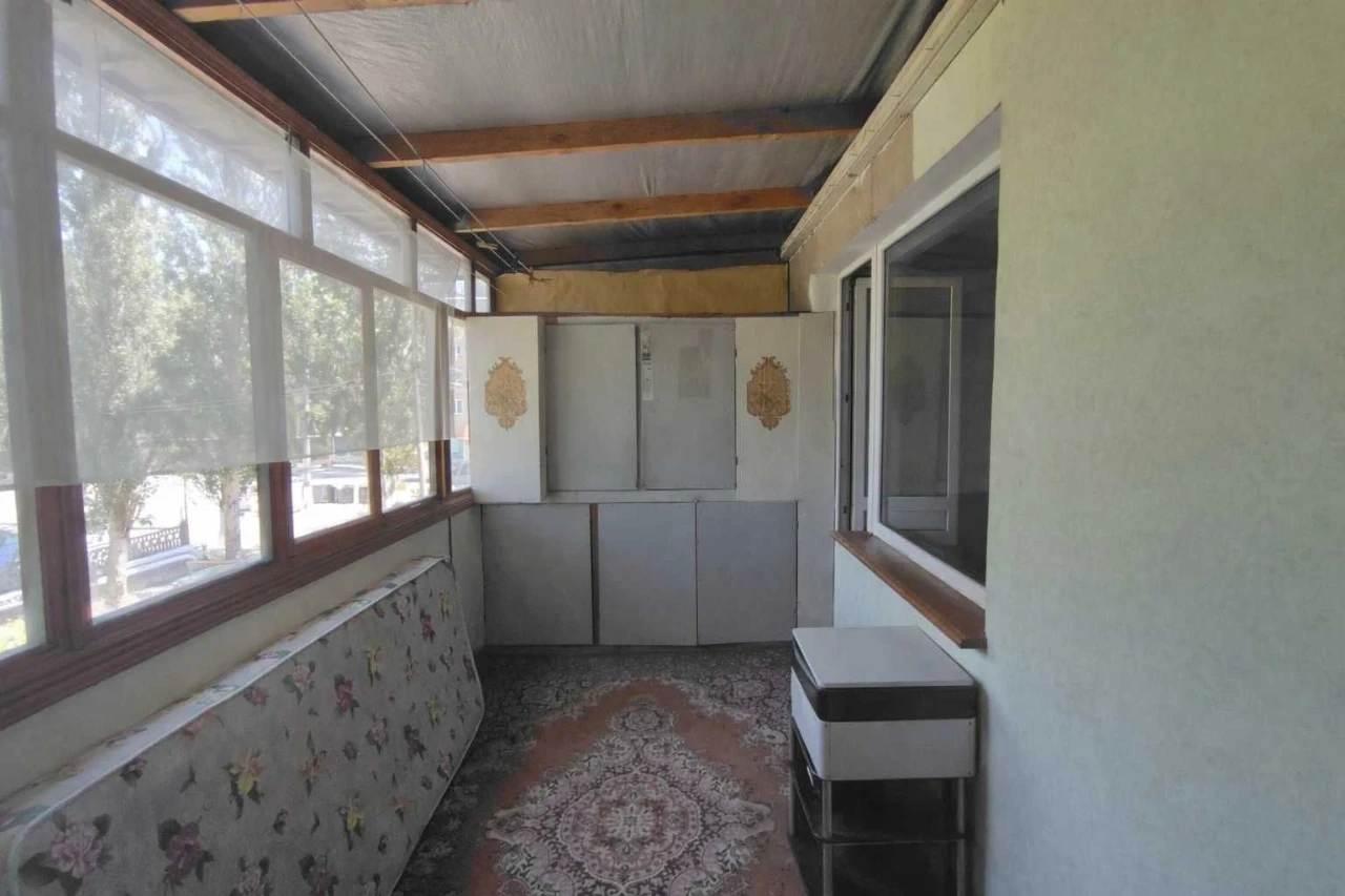 Продається 2 кімнатна квартира в Лісках 2 поверх