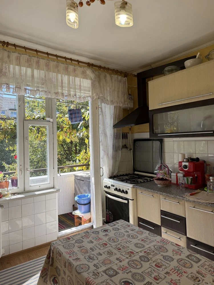 Продаж 3 к Чеш 3/5 Комарова - напоти 6 сш