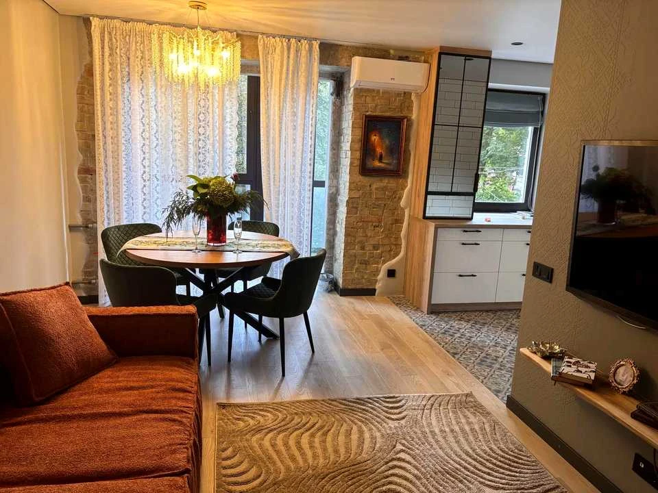 Квартира. Київ, Парково-Сирецька вул.