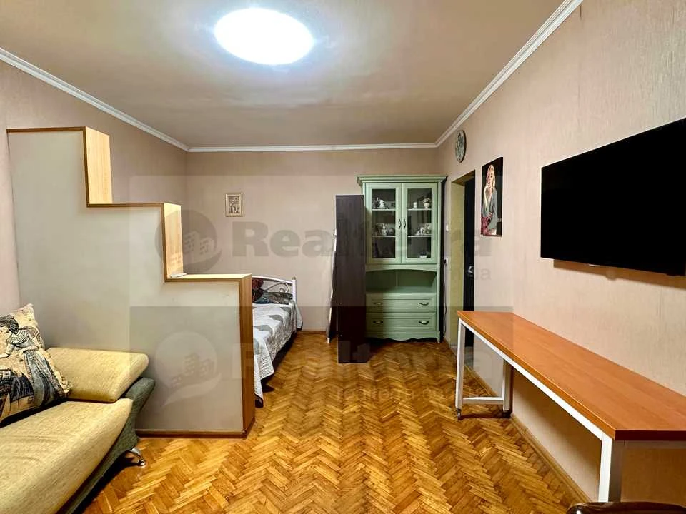 Квартира. Київ, Срібнокільська вул.