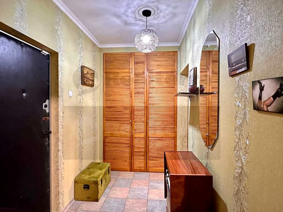 Квартира. Київ, Срібнокільська вул.