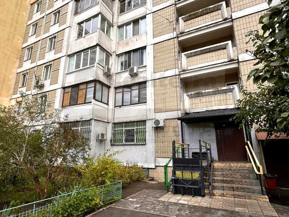 Квартира. Київ, Срібнокільська вул.