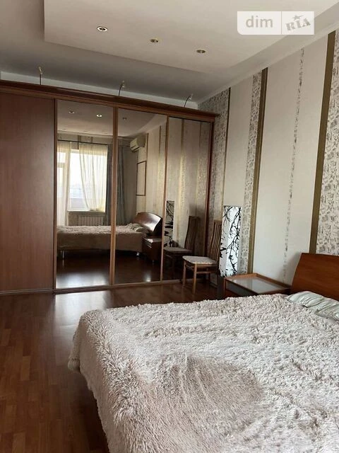 Продаж 2к квартири 84 кв. м на вул. Срібнокільська 14А • ID