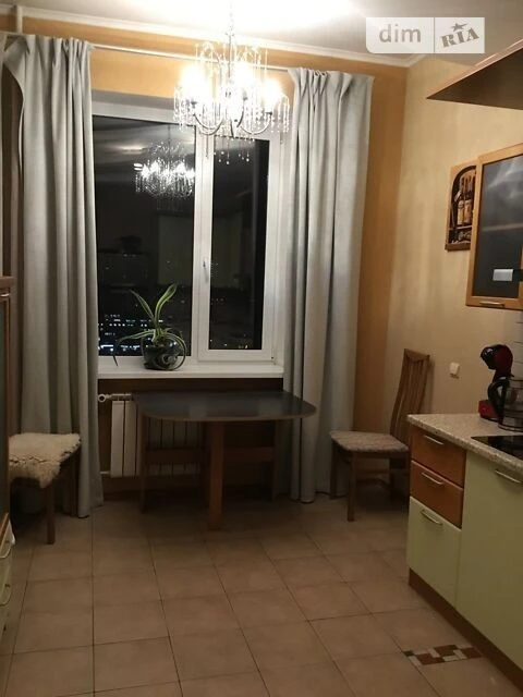 Продаж 2к квартири 84 кв. м на вул. Срібнокільська 14А • ID
