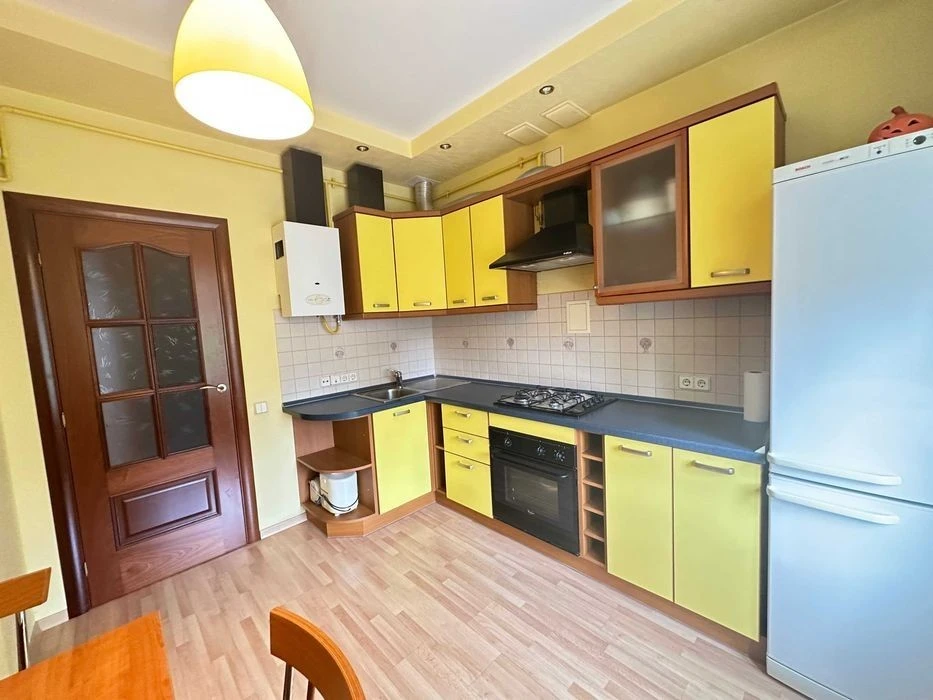 For sale 3-room apartment, Donetska st. 18, Stalinka, Chokoliv district