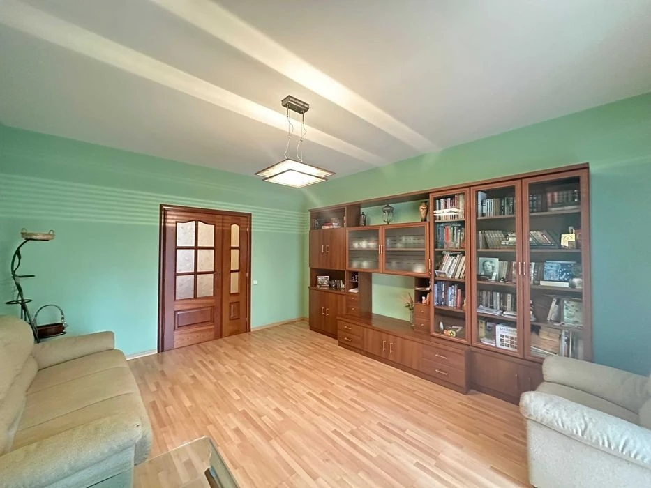 For sale 3-room apartment, Donetska st. 18, Stalinka, Chokoliv district