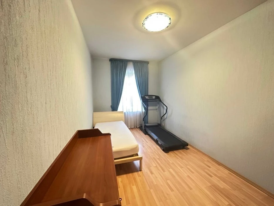 For sale 3-room apartment, Donetska st. 18, Stalinka, Chokoliv district
