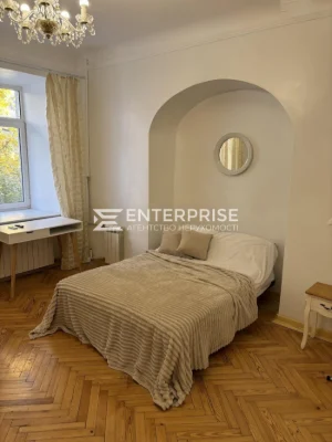 Продаж 1к квартири у царському будинку вул. Володимирська