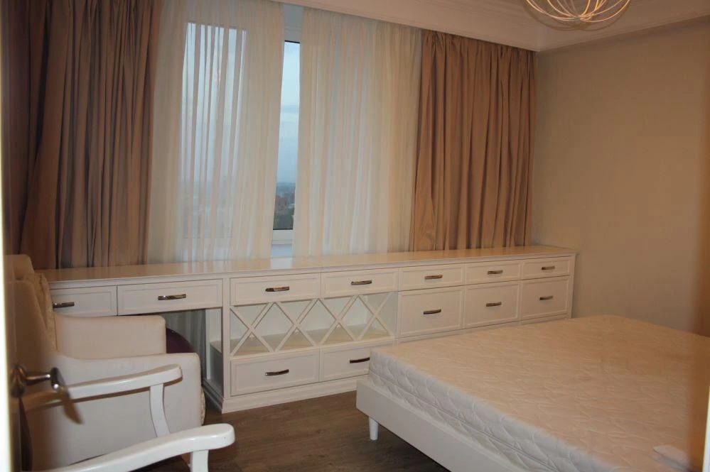 Продам 3к квартиру низ пр. Александра Поля
