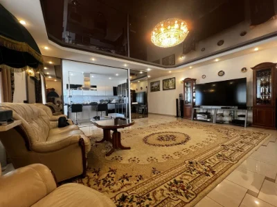 Продам 4 комнатную квартиру Центр Жк Славный
