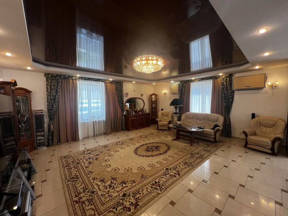 Продам 4 комнатную квартиру Центр Жк Славный