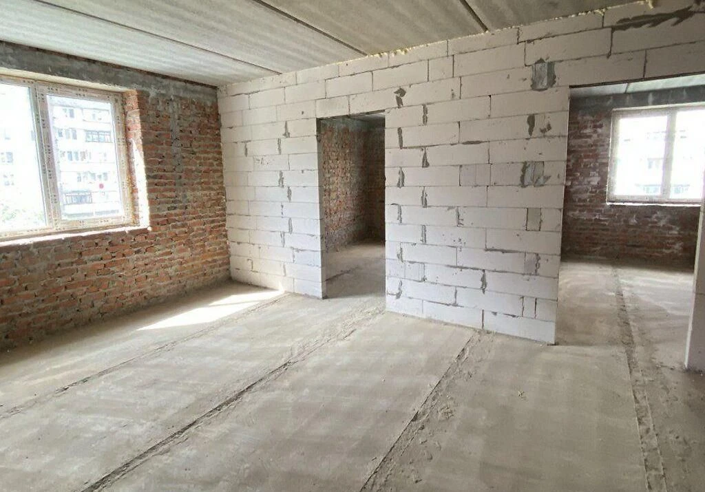 Spacious 2-room apartment in a new building on Urozhai, there is