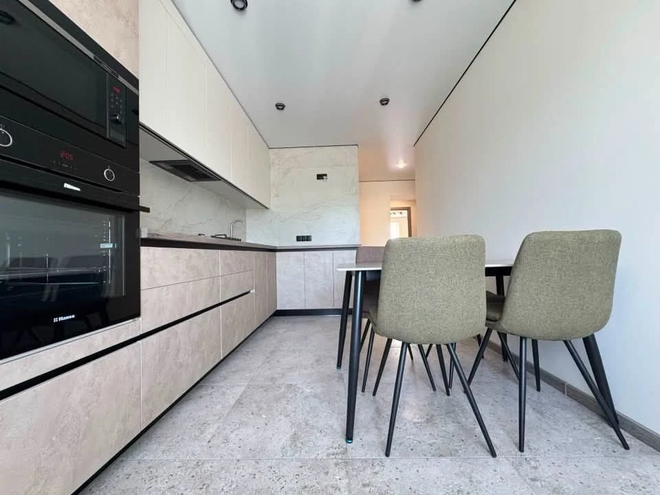 Продаж 2-кімнатної квартири 67 м2 із паркомісцем 5 хв від ЗУ