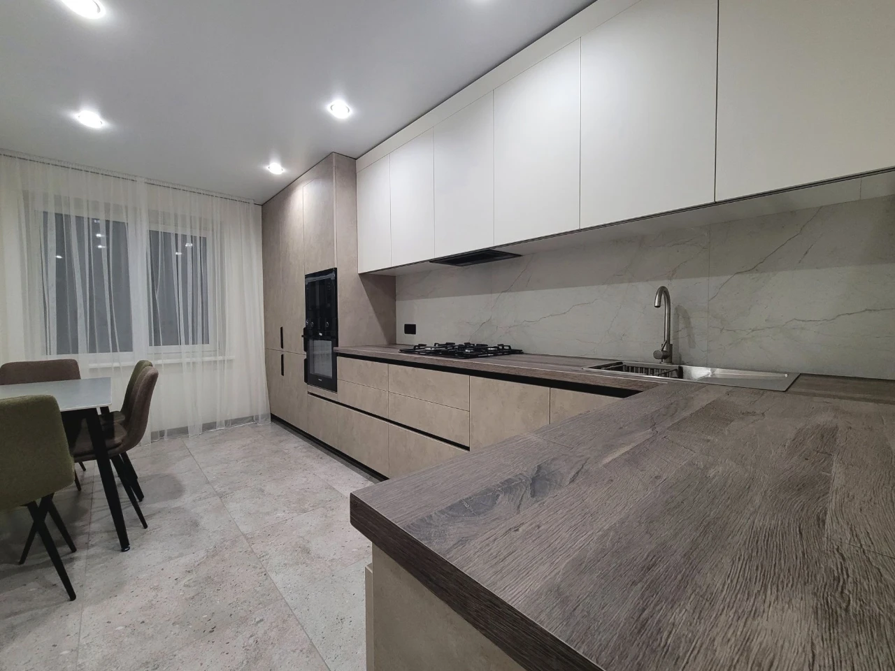 Продаж 2-кімнатної квартири 67 м2 із паркомісцем 5 хв від ЗУ