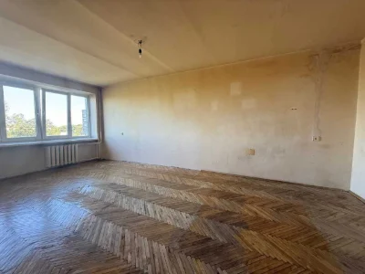 Продаж квартири у цегляному будинку з виглядом на парк
