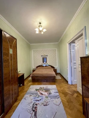 Продаж 2-кімнатної квартири в австрійському будинку • парк Ф