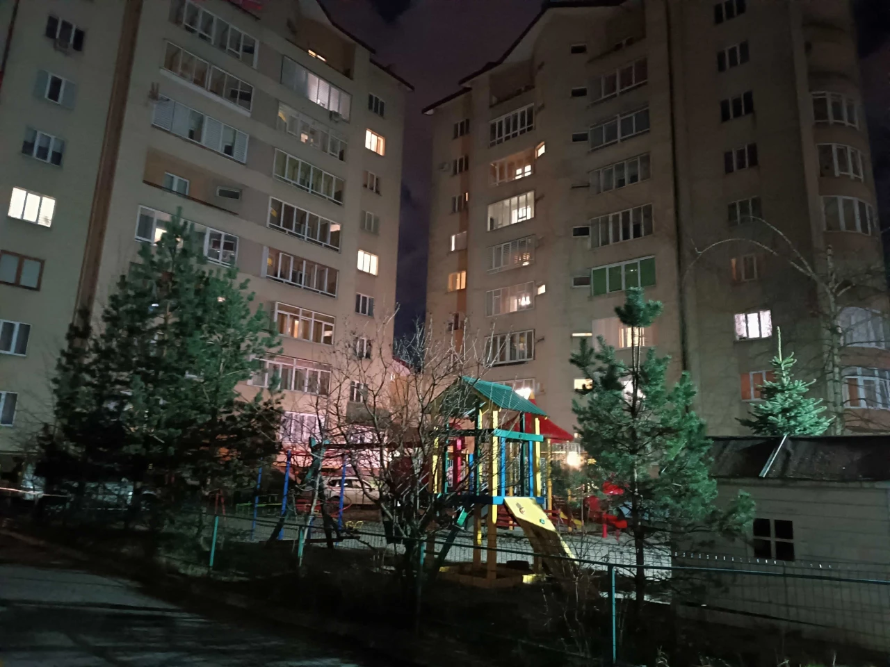 Продаж 2-х кімнатної квартири вул. Залізнична 7,  ЖК "На Зал