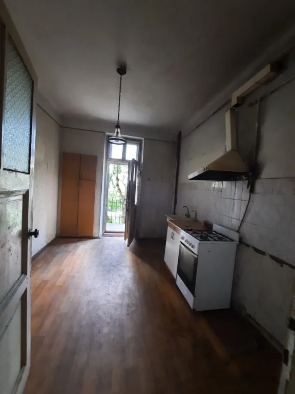 Продаж 2-х кімнатної квартири з гаражем + приміщення в цокол