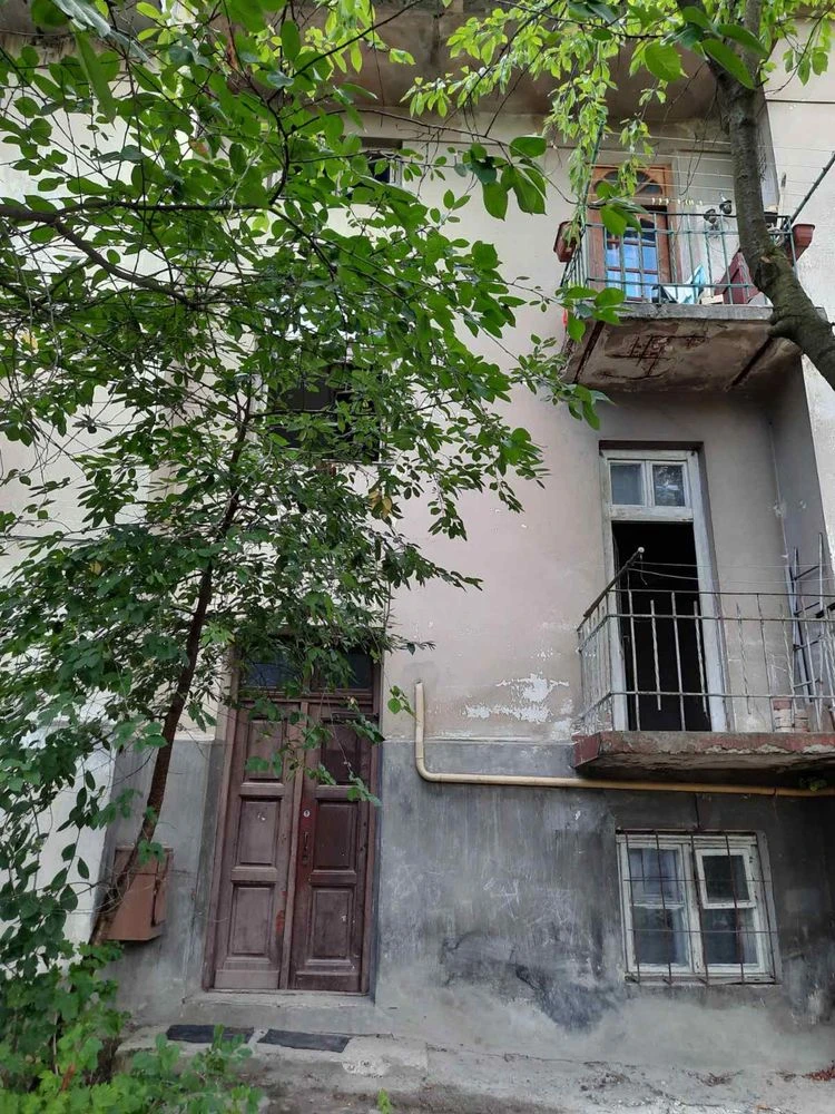 Продаж 2-х кімнатної квартири з гаражем + приміщення в цокол