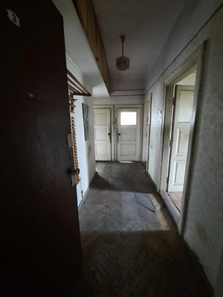 Продаж 2-х кімнатної квартири з гаражем + приміщення в цокол