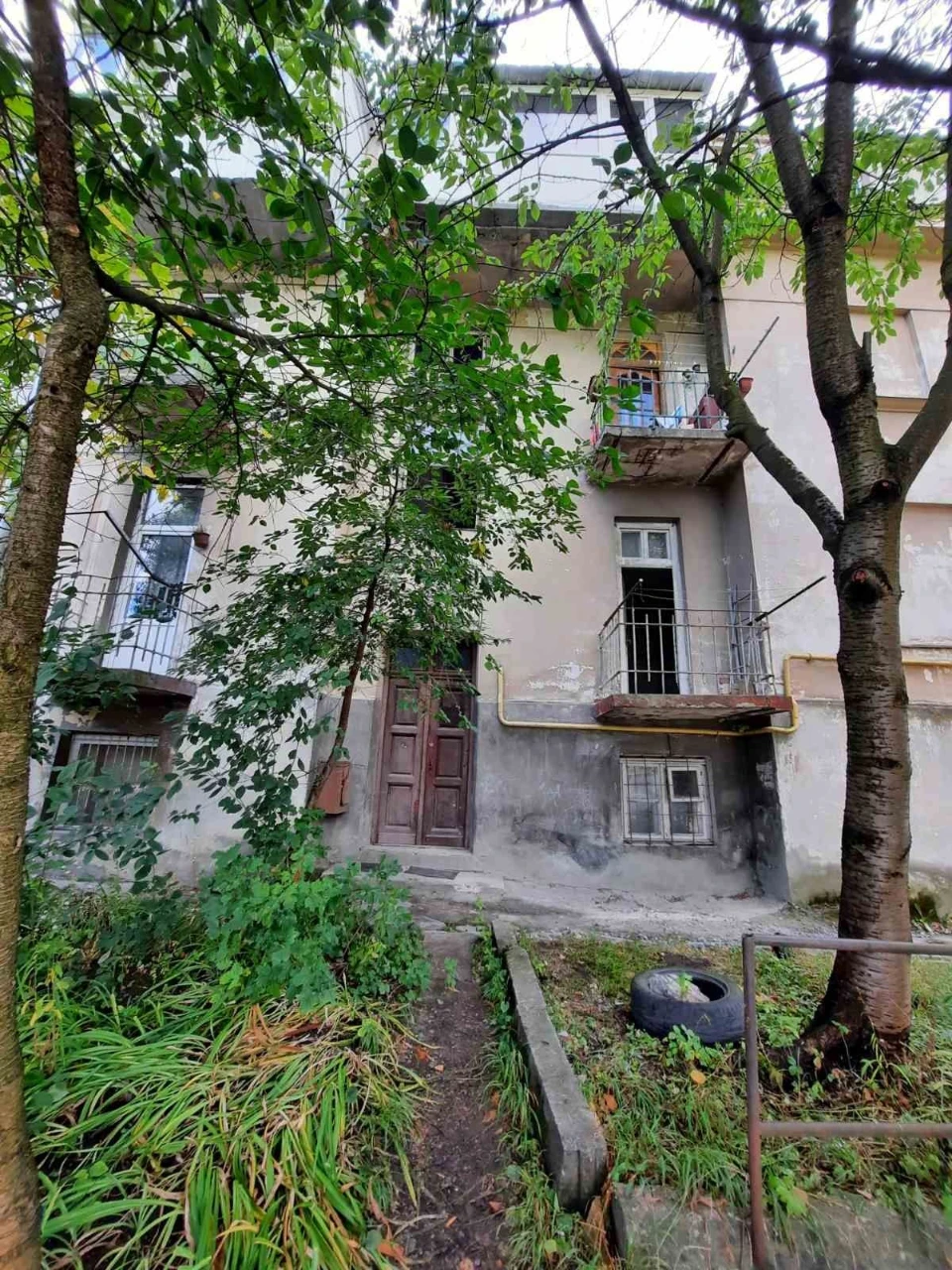 Продаж 2-х кімнатної квартири з гаражем + приміщення в цокол