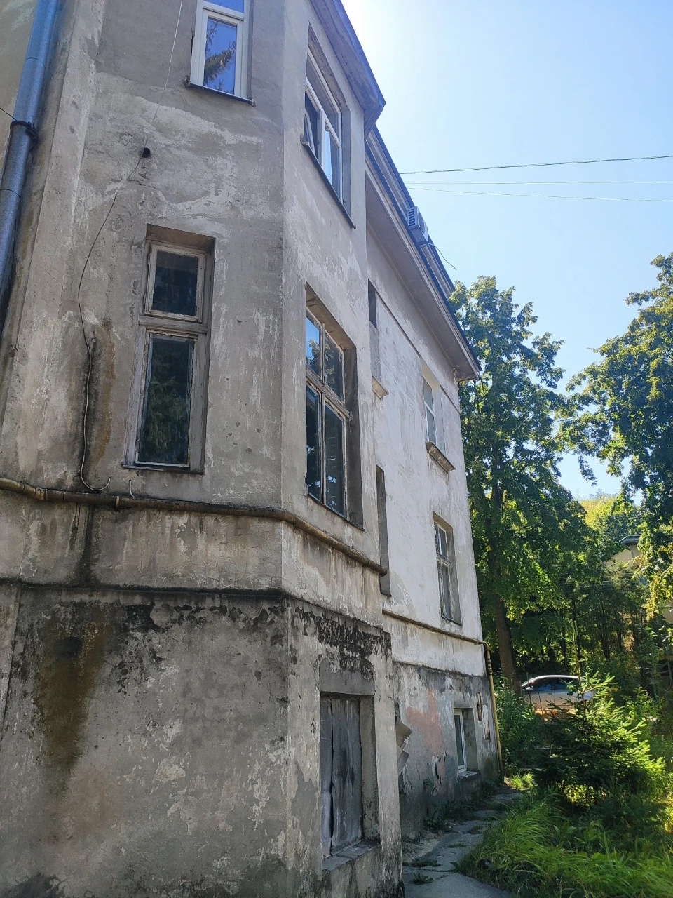 Продаж 2-х кімнатної квартири з гаражем + приміщення в цокол