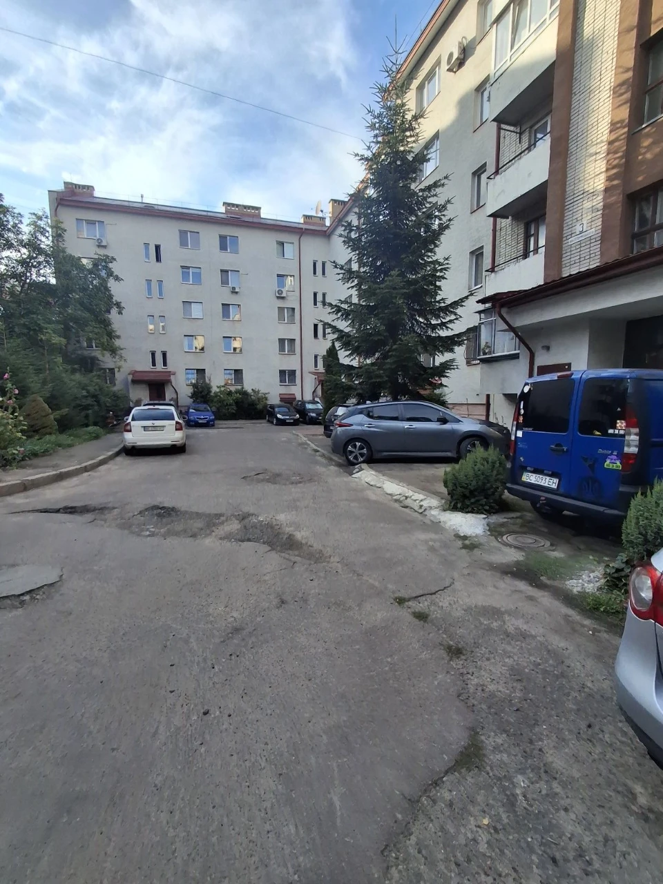 продаж 4 кімнатна квартира вул Перфецького