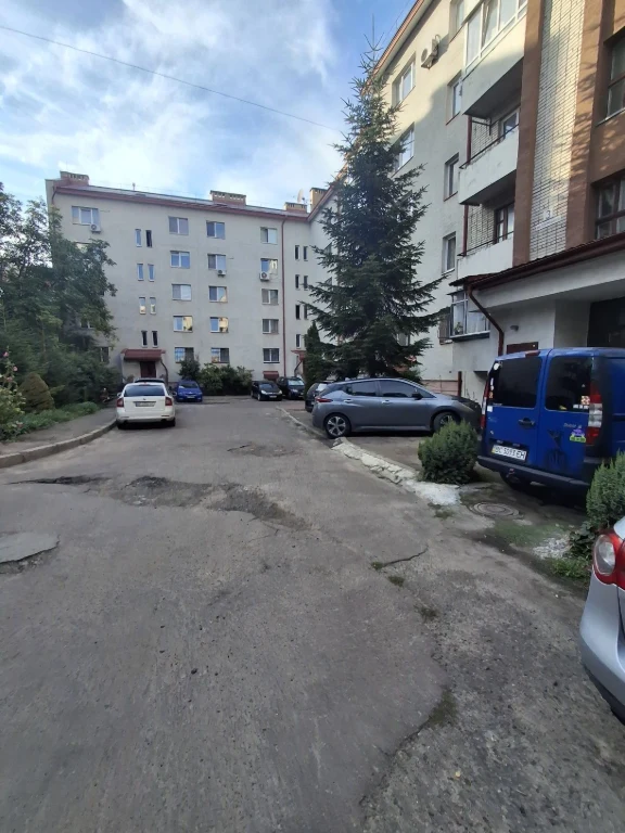 продаж 4 кімнатна квартира вул Перфецького