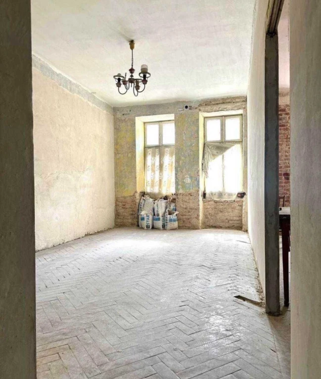 Продаж/ 2квартира/без ремонту/ Генерала Чупринки/Австрійськи